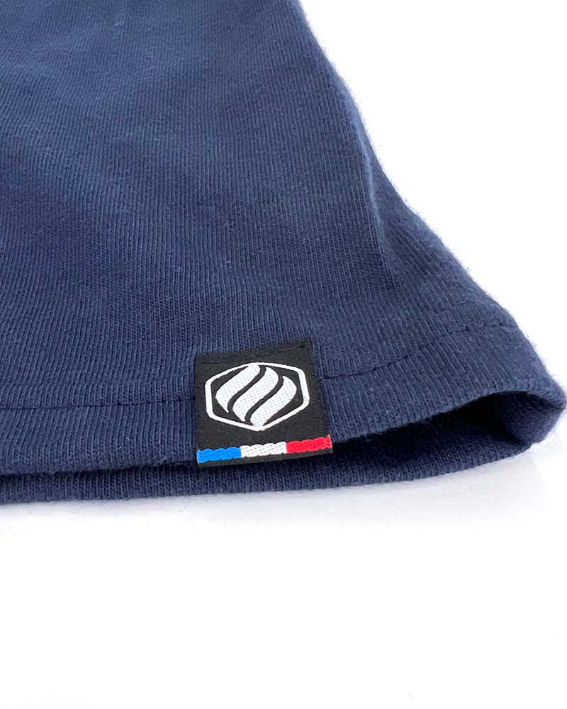 essentiel-teeshirt-hommes-made-in-france-coton-bio-bleu-marine-detail-etiquette.jpg